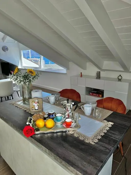 Apt. Aries - Penthouse Menaggio 0*,